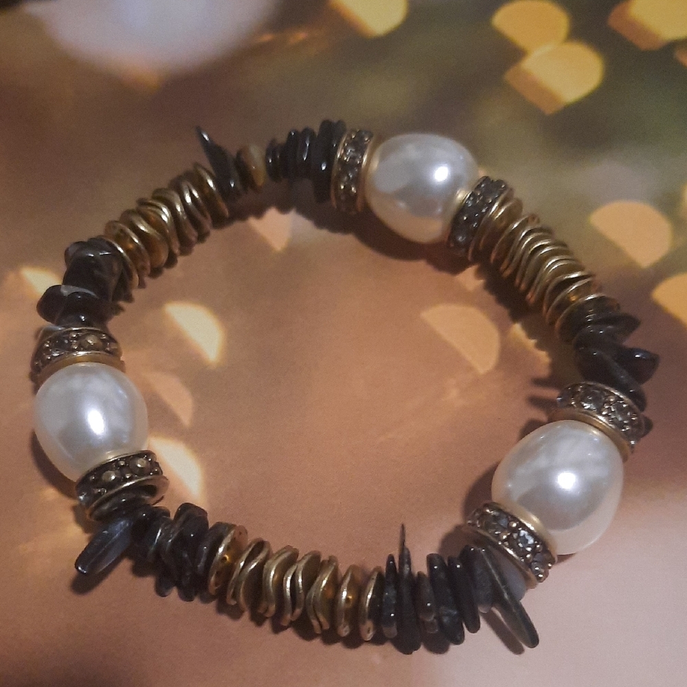 Elegant Black and Gold Beaded Bracelet